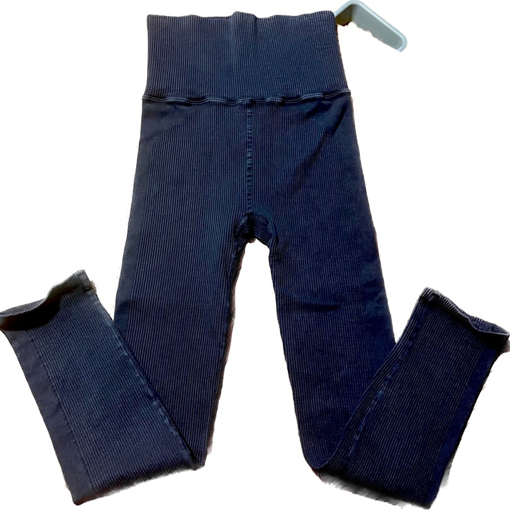 FREE PEOPLE Happiness Runs leggings! BNWOT! Washed navy color. Never worn!